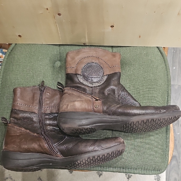 Women's Two-Tone Leather Ankle Boots - Picture 1 of 4